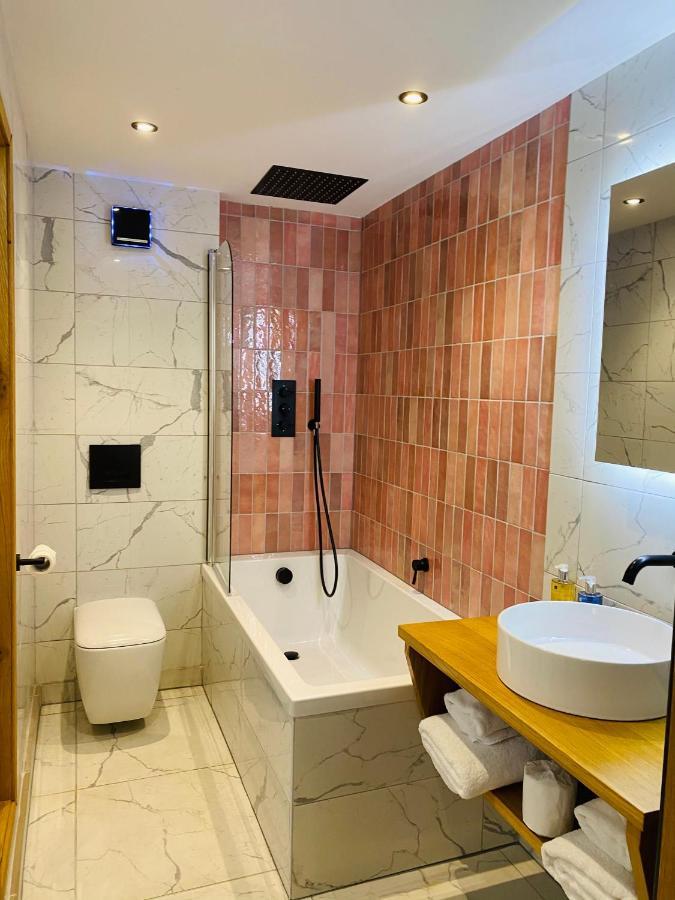 Hotel Sebastians Oswestry Esterno foto