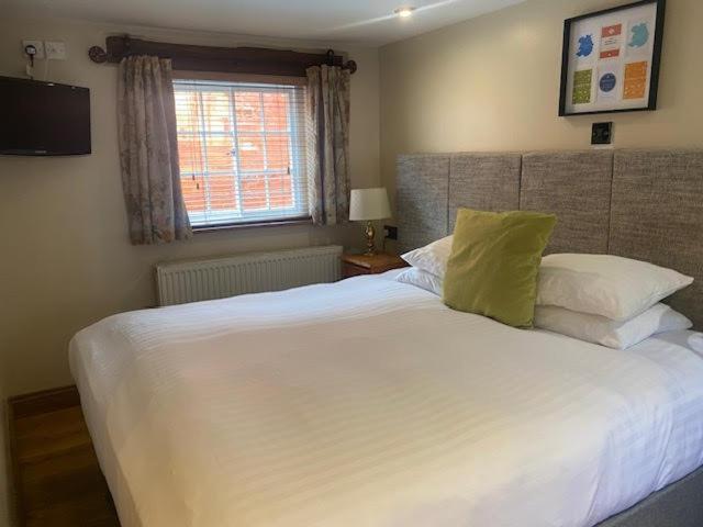 Hotel Sebastians Oswestry Esterno foto