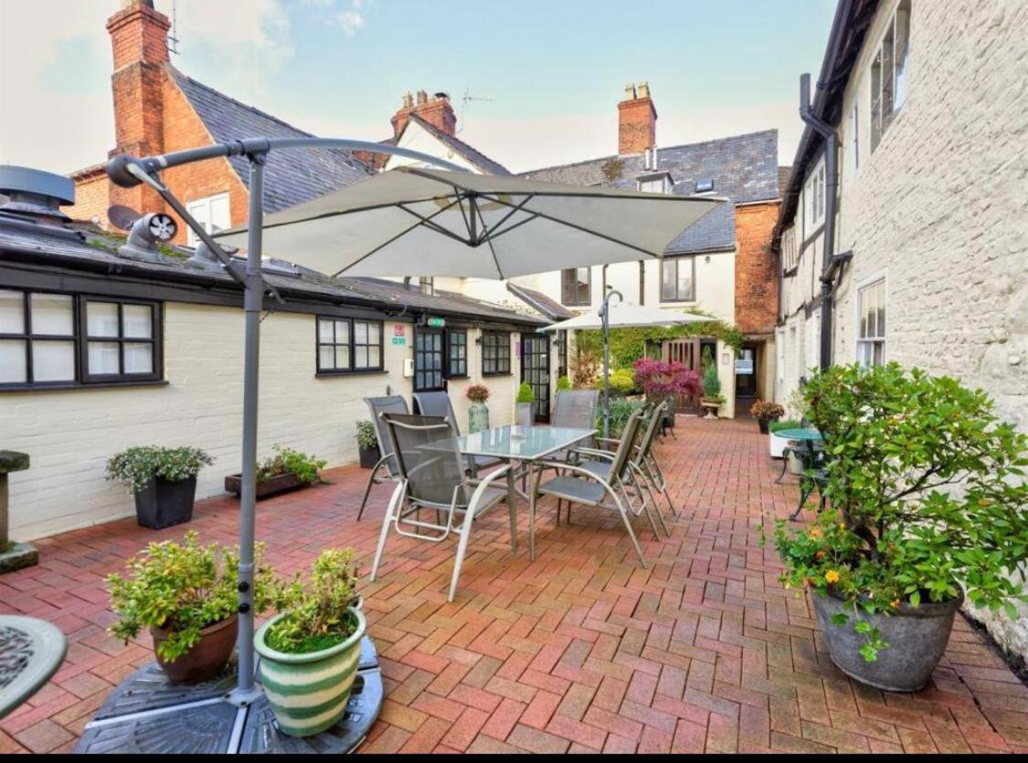 Hotel Sebastians Oswestry Esterno foto