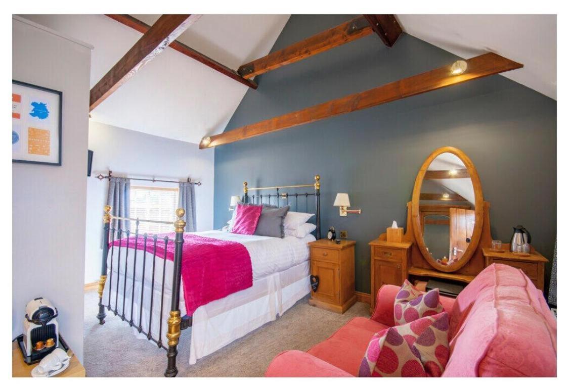 Hotel Sebastians Oswestry Esterno foto