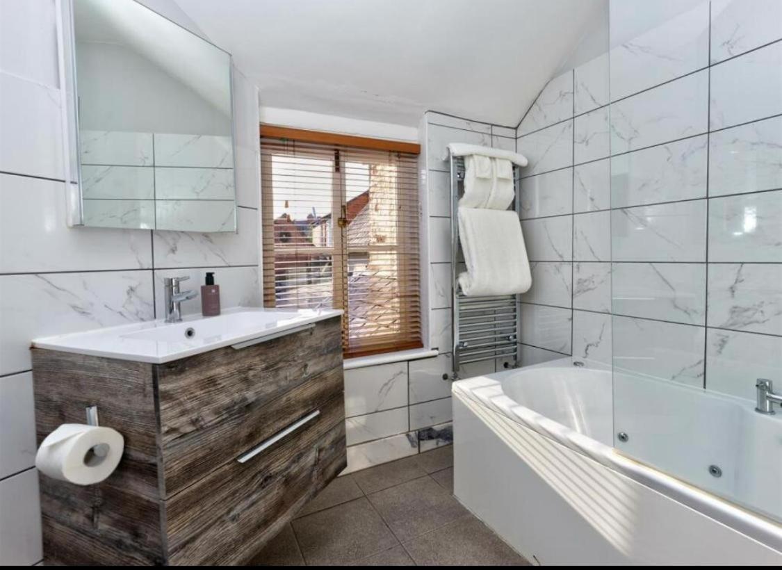 Hotel Sebastians Oswestry Esterno foto